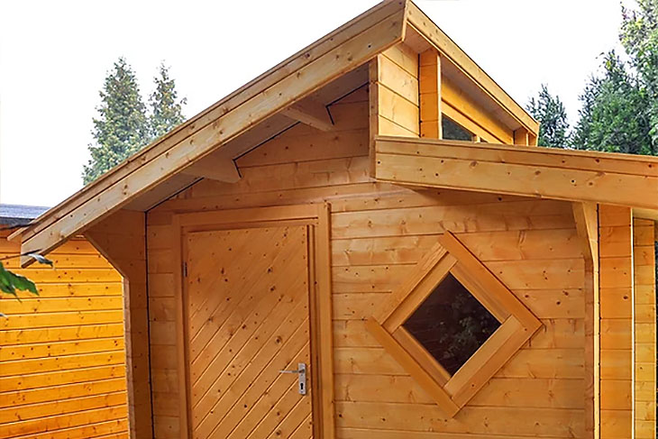 Holz Gartenhaus mit Stufendach, karoförmiges Fenster, Einzeltür nicht verglast