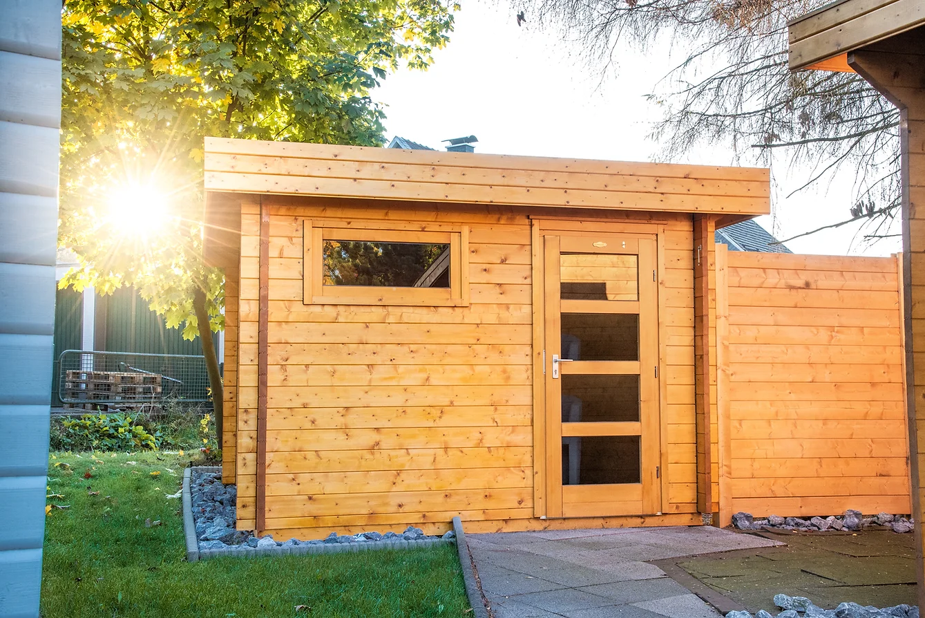 Holz Gartenhaus mit Pultdach, verglaster Tür und feststehenden Lichtband